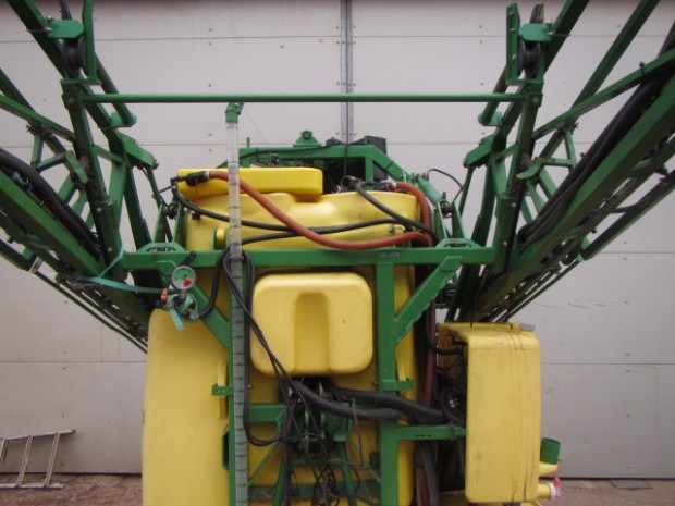 John Deere 512 sprayer