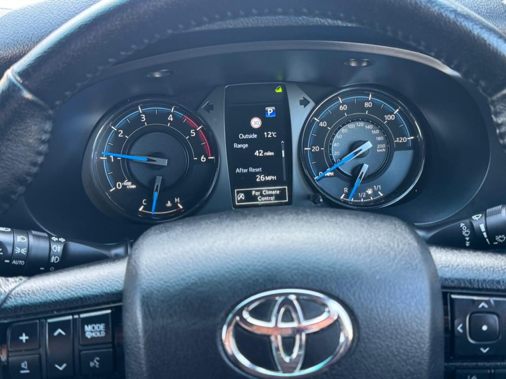 Toyota Hi-Lux Invincible X 2.8 Diesel