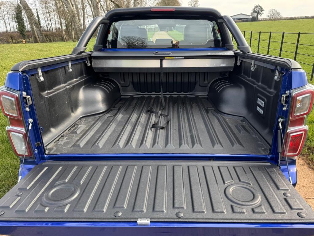 Isuzu D-Max double cab pickup 1.9 Diesel DL40