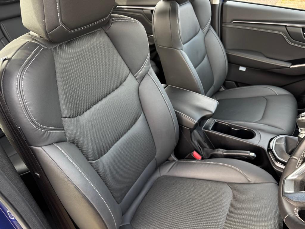 Isuzu D-Max double cab pickup 1.9 Diesel DL40