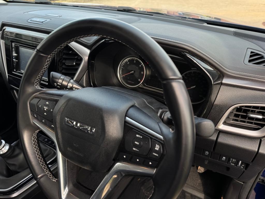 Isuzu D-Max double cab pickup 1.9 Diesel DL40