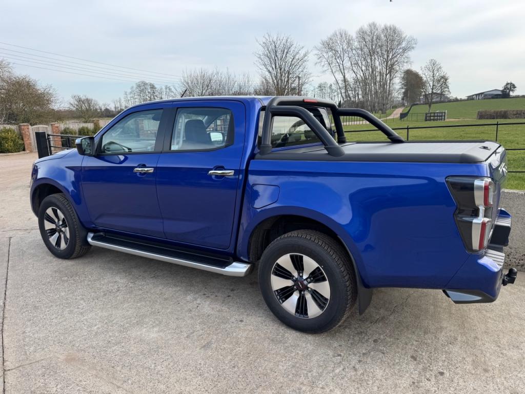 Isuzu D-Max double cab pickup 1.9 Diesel DL40