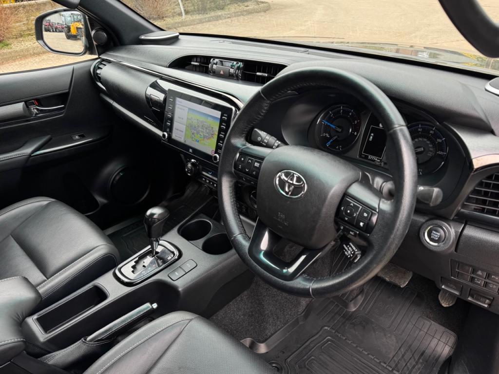 Toyota Hi-Lux Invincible X 2.8 Diesel