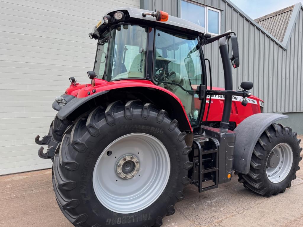 Massey Ferguson 7718S