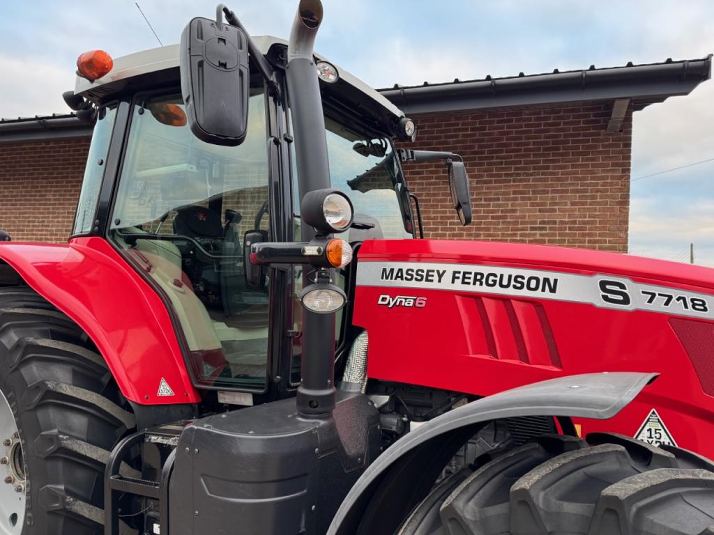 Massey Ferguson 7718S