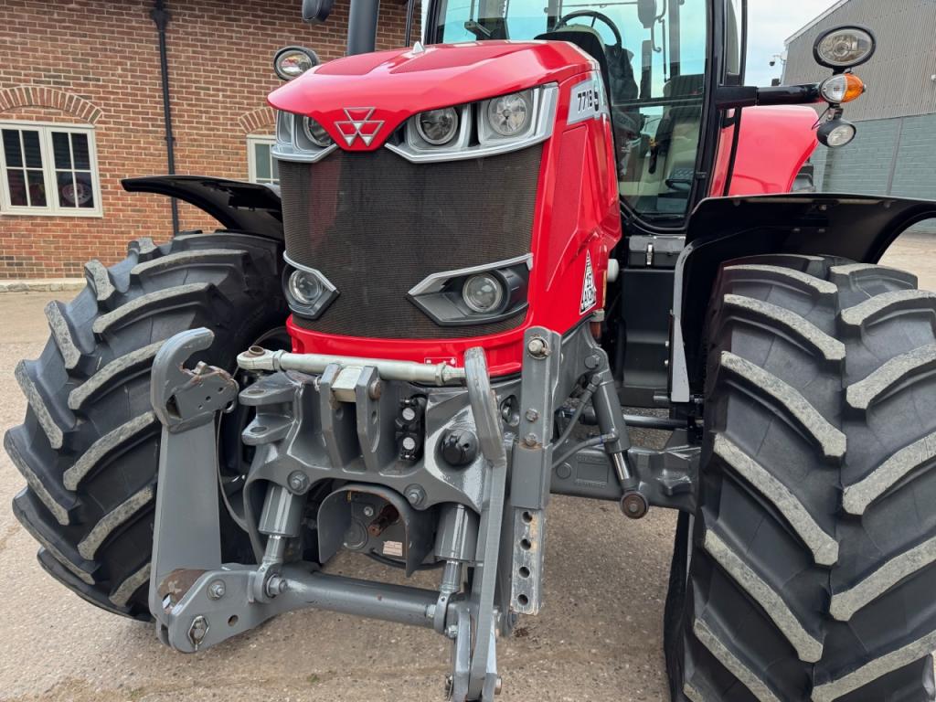 Massey Ferguson 7718S