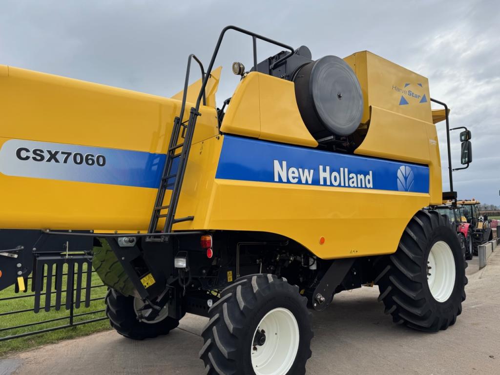 New Holland CSX 7060