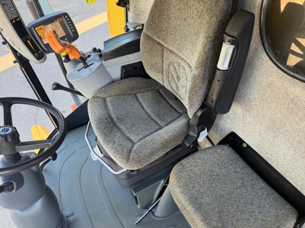 New Holland CSX 7060