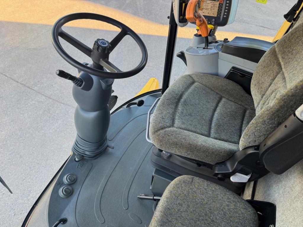New Holland CSX 7060
