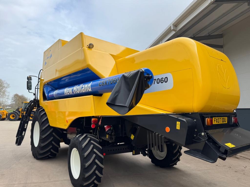 New Holland CSX 7060