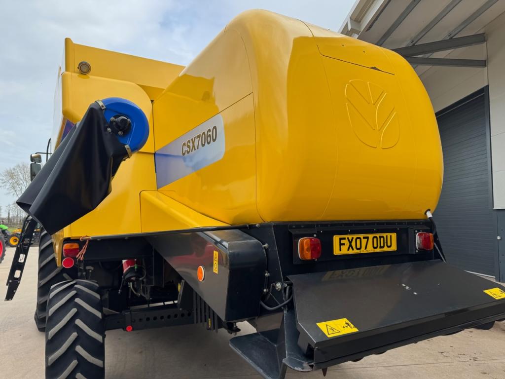 New Holland CSX 7060