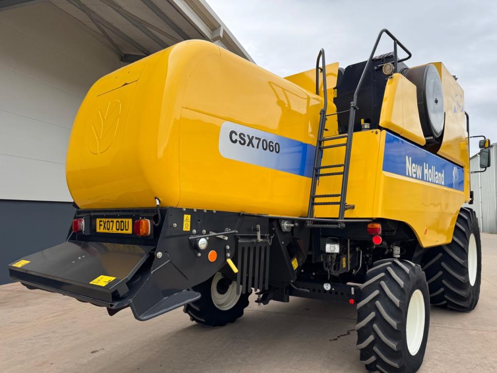 New Holland CSX 7060