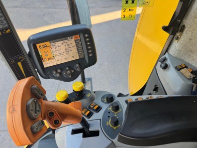 New Holland CSX 7060