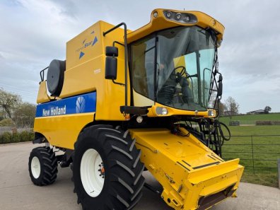 New Holland CSX 7060