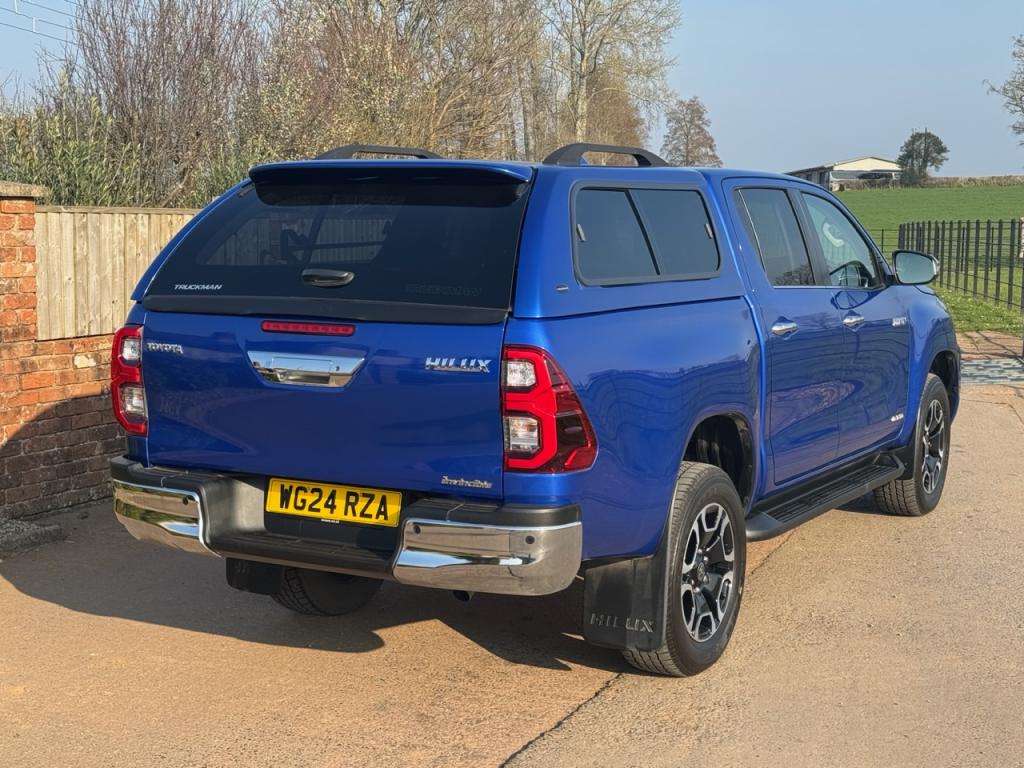 Toyota Hi-Lux Invincible 2.8 diesel