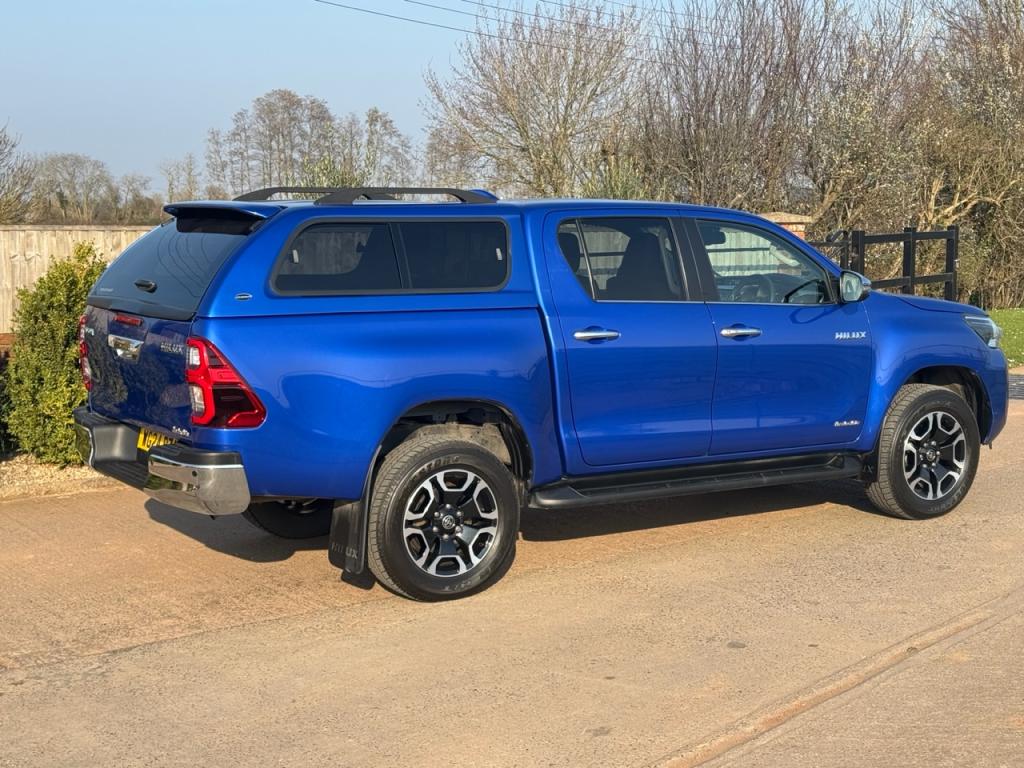 Toyota Hi-Lux Invincible 2.8 diesel
