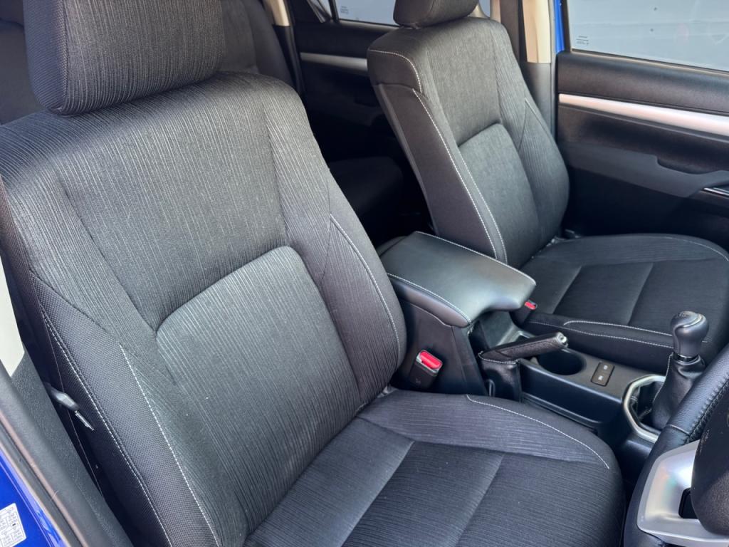Toyota Hi-Lux Invincible 2.8 diesel