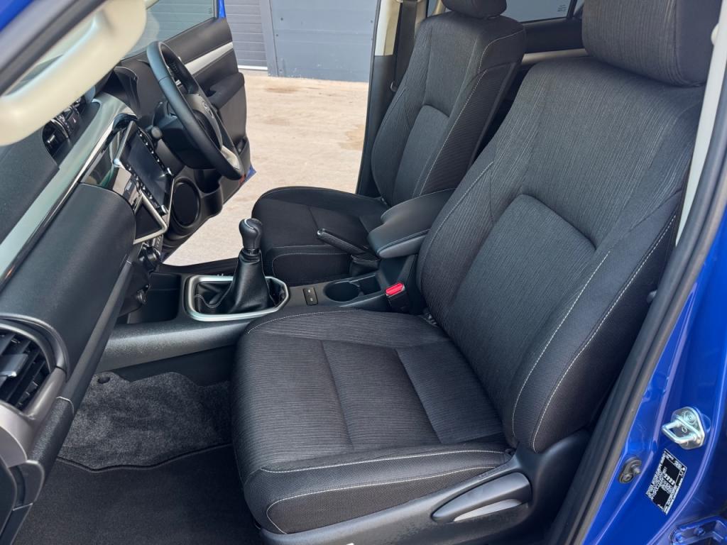 Toyota Hi-Lux Invincible 2.8 diesel