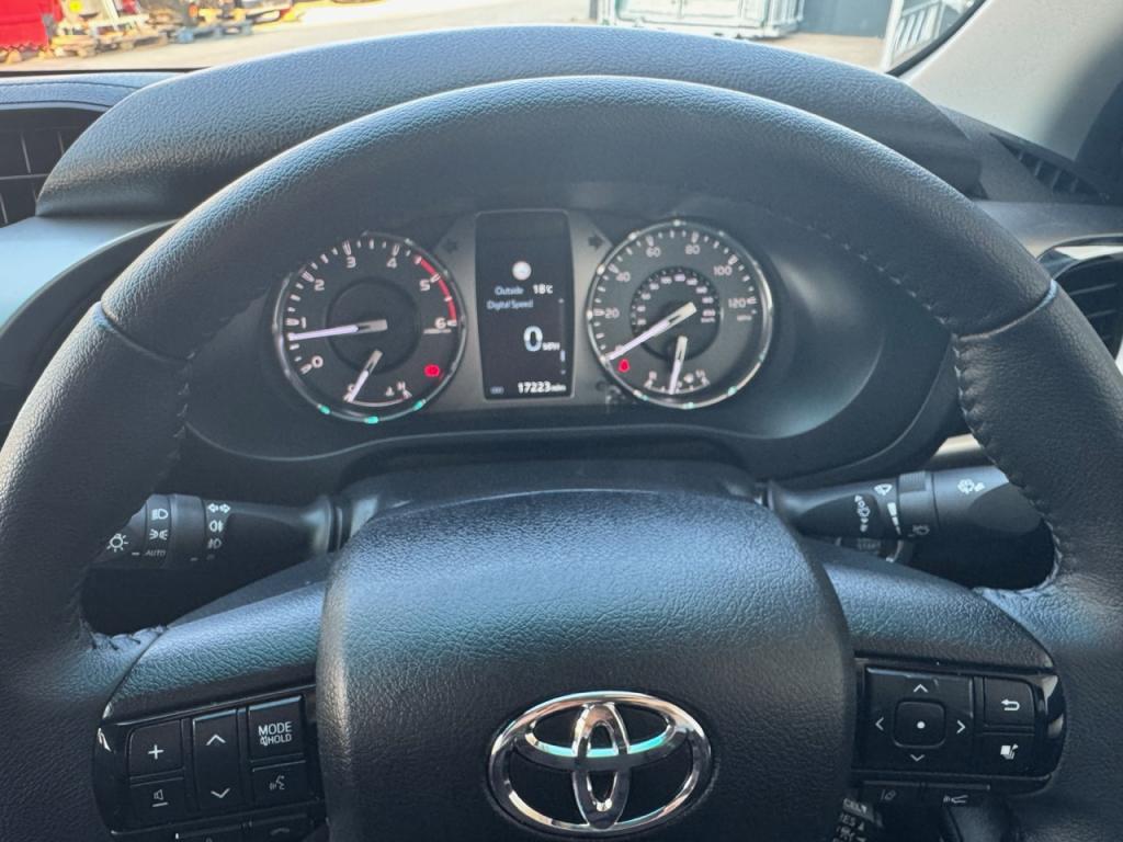 Toyota Hi-Lux Invincible 2.8 diesel