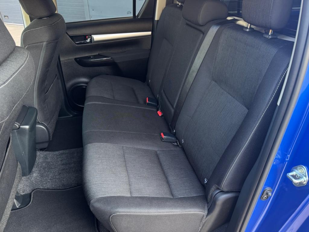 Toyota Hi-Lux Invincible 2.8 diesel