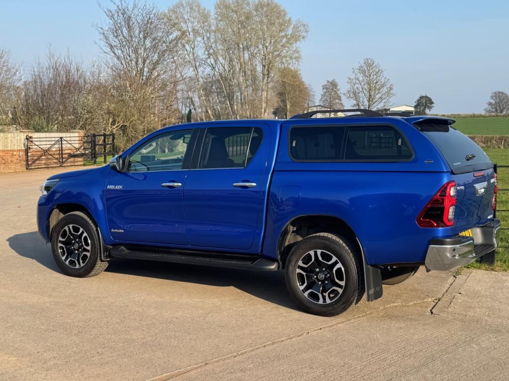 Toyota Hi-Lux Invincible 2.8 diesel