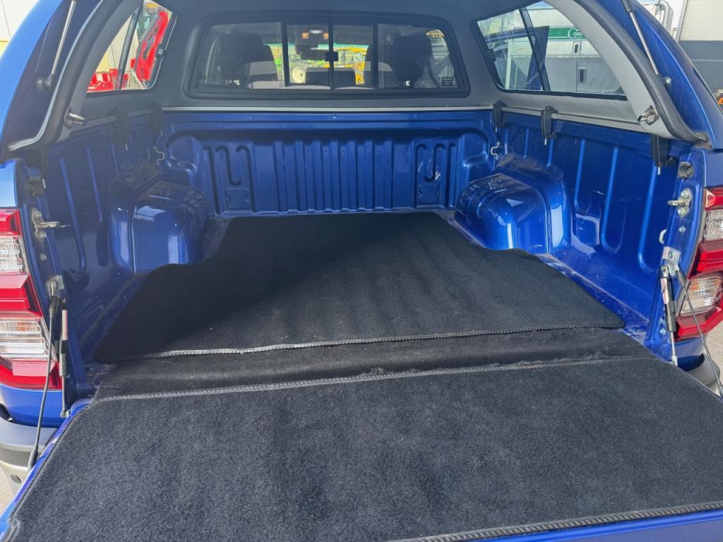 Toyota Hi-Lux Invincible 2.8 diesel