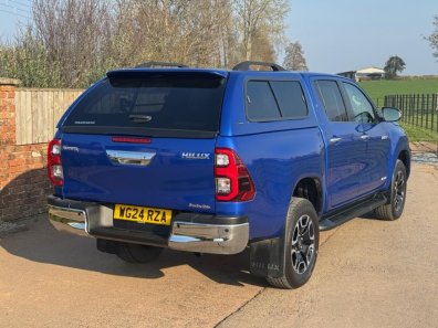 Toyota Hi-Lux Invincible 2.8 diesel