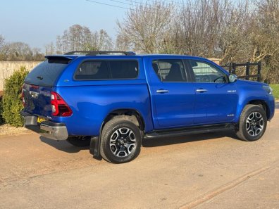 Toyota Hi-Lux Invincible 2.8 diesel