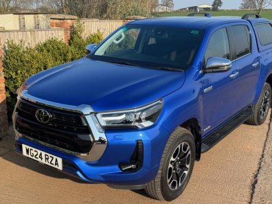 Toyota Hi-Lux Invincible 2.8 diesel