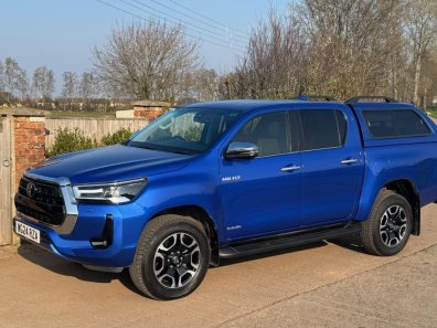 Toyota Hi-Lux Invincible 2.8 diesel