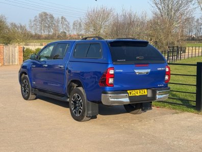 Toyota Hi-Lux Invincible 2.8 diesel