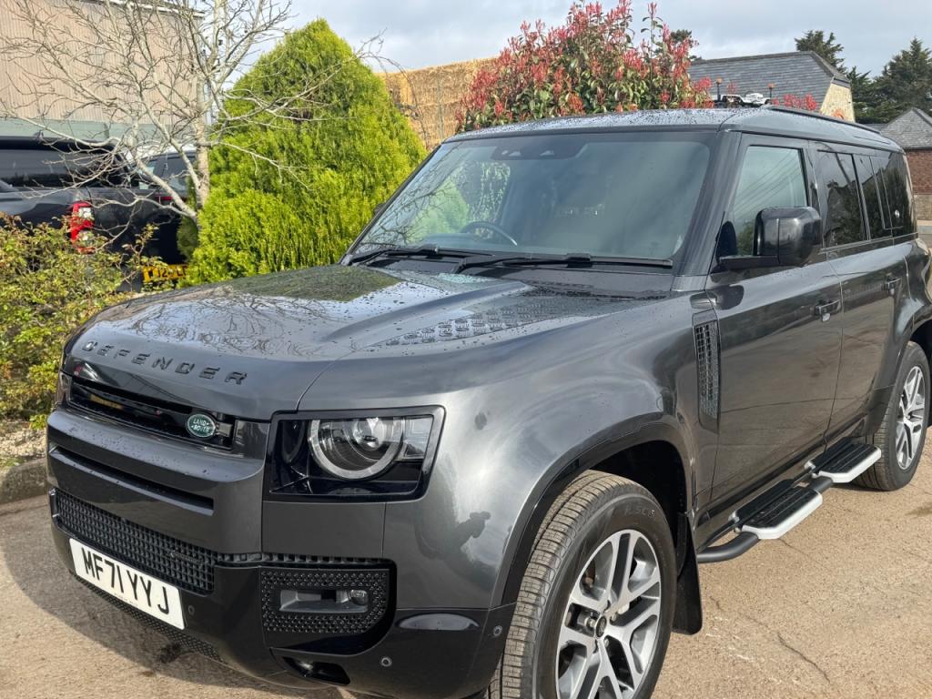 Land Rover Defender 110 X Dynamic D300