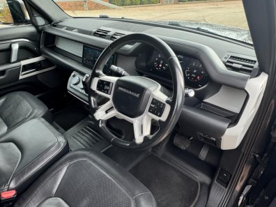 Land Rover Defender 110 X Dynamic D300