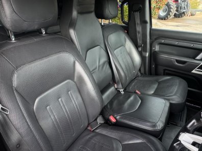 Land Rover Defender 110 X Dynamic D300