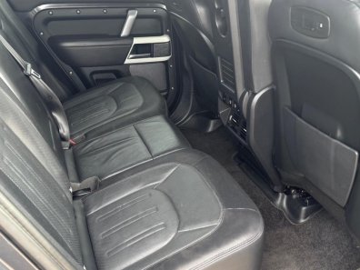 Land Rover Defender 110 X Dynamic D300