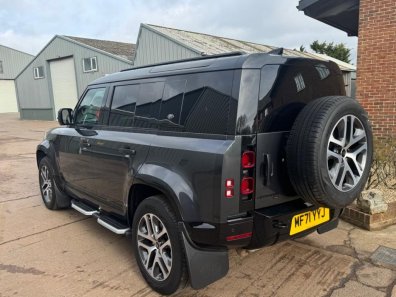 Land Rover Defender 110 X Dynamic D300