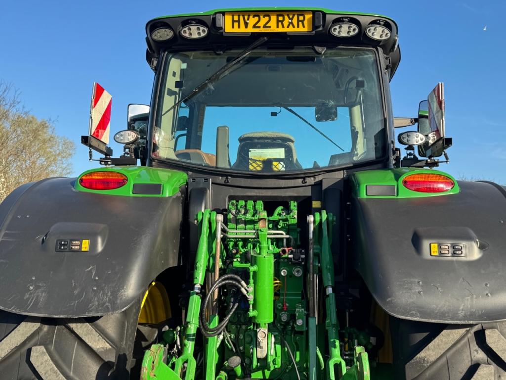 John Deere 6215R