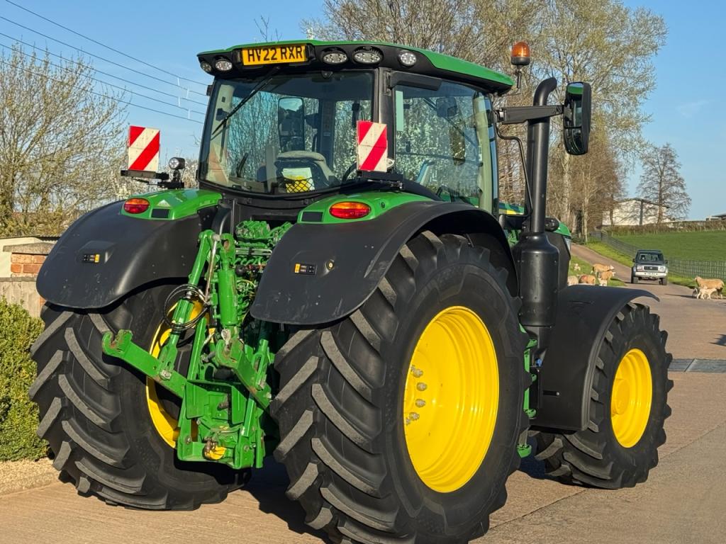 John Deere 6215R