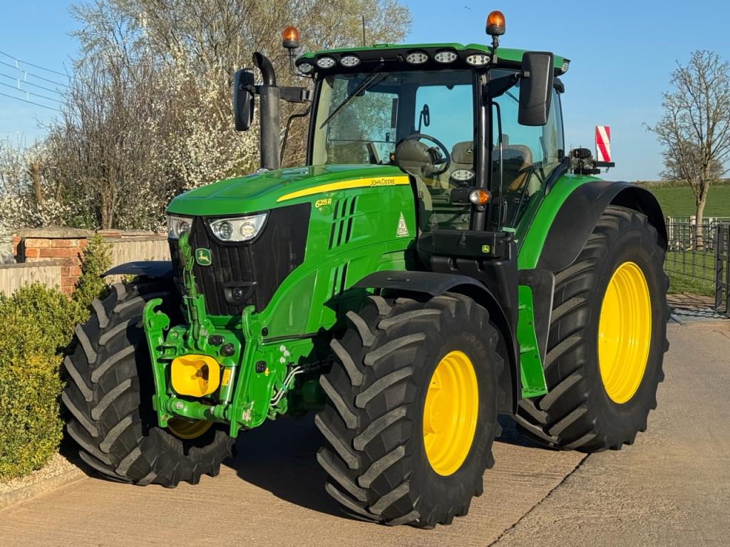 John Deere 6215R