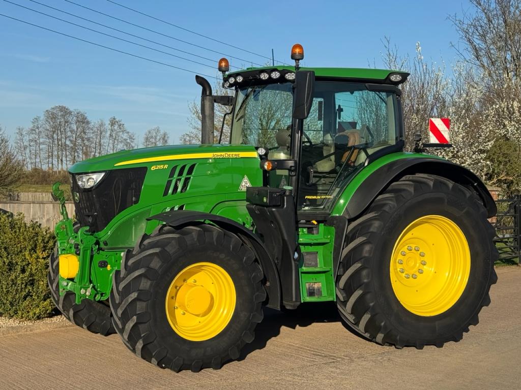 John Deere 6215R