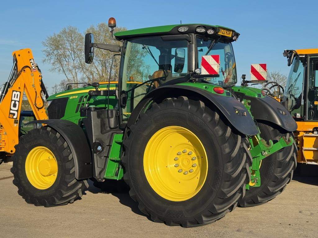 John Deere 6215R