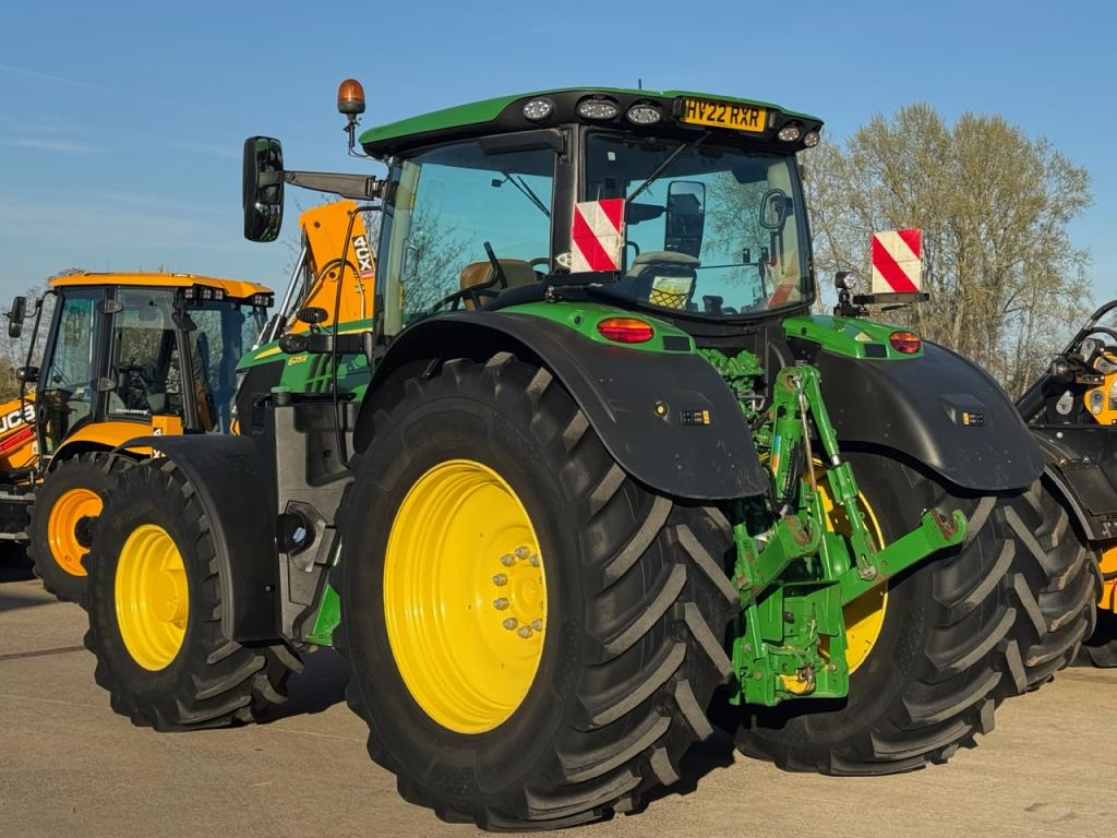 John Deere 6215R
