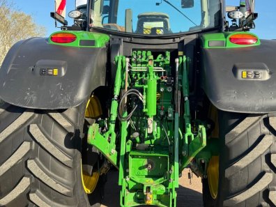 John Deere 6215R