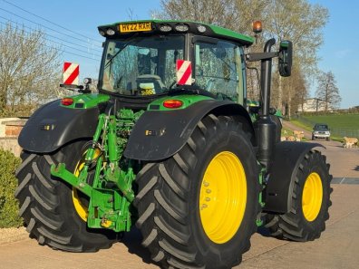 John Deere 6215R