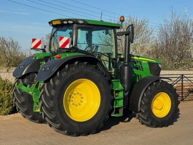 John Deere 6215R