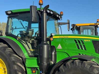 John Deere 6215R