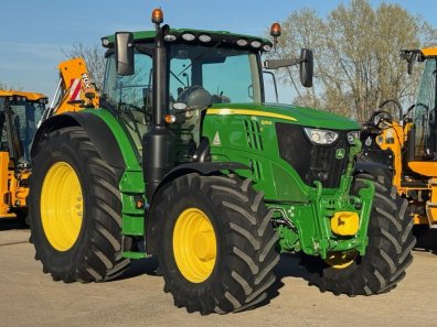 John Deere 6215R