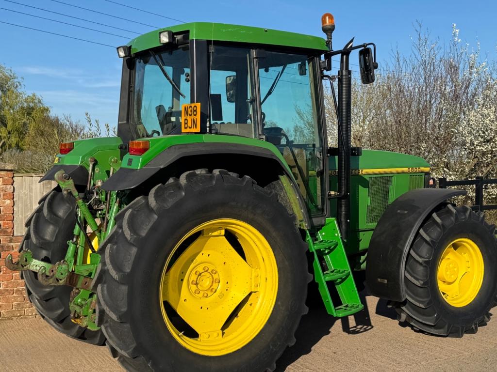 John Deere 6800