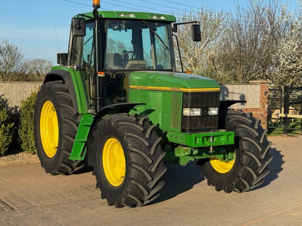 John Deere 6800