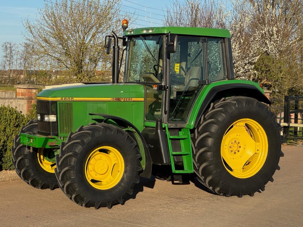 John Deere 6800